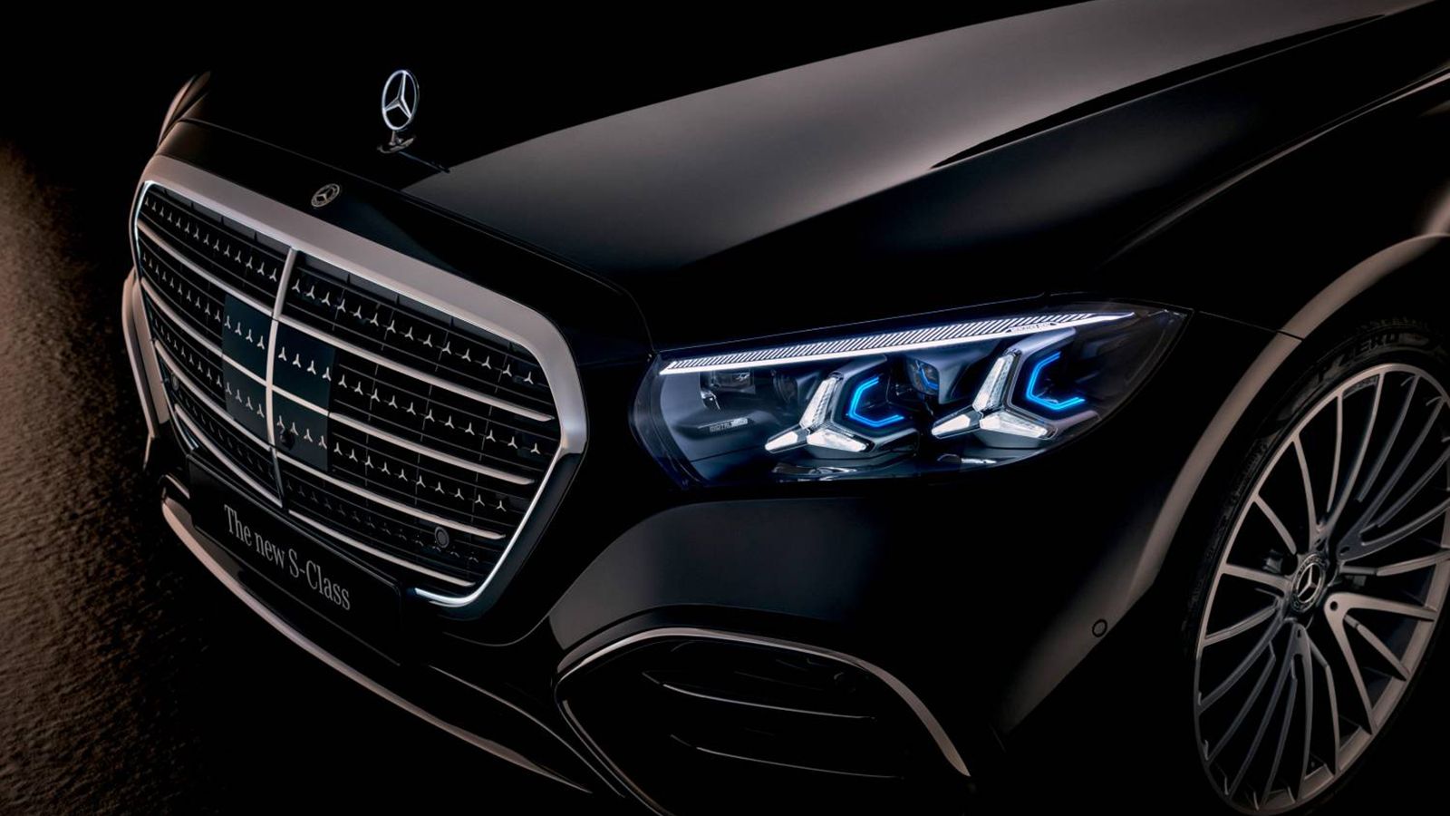 Mercedes S-Class: Έχει φώτα με 50.000 LED που φέγγουν 600 μέτρα μακριά!